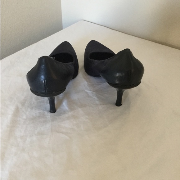 Kenneth Cole Reaction Stretch Hill Pumps Navy Blue - Picture 3 of 4